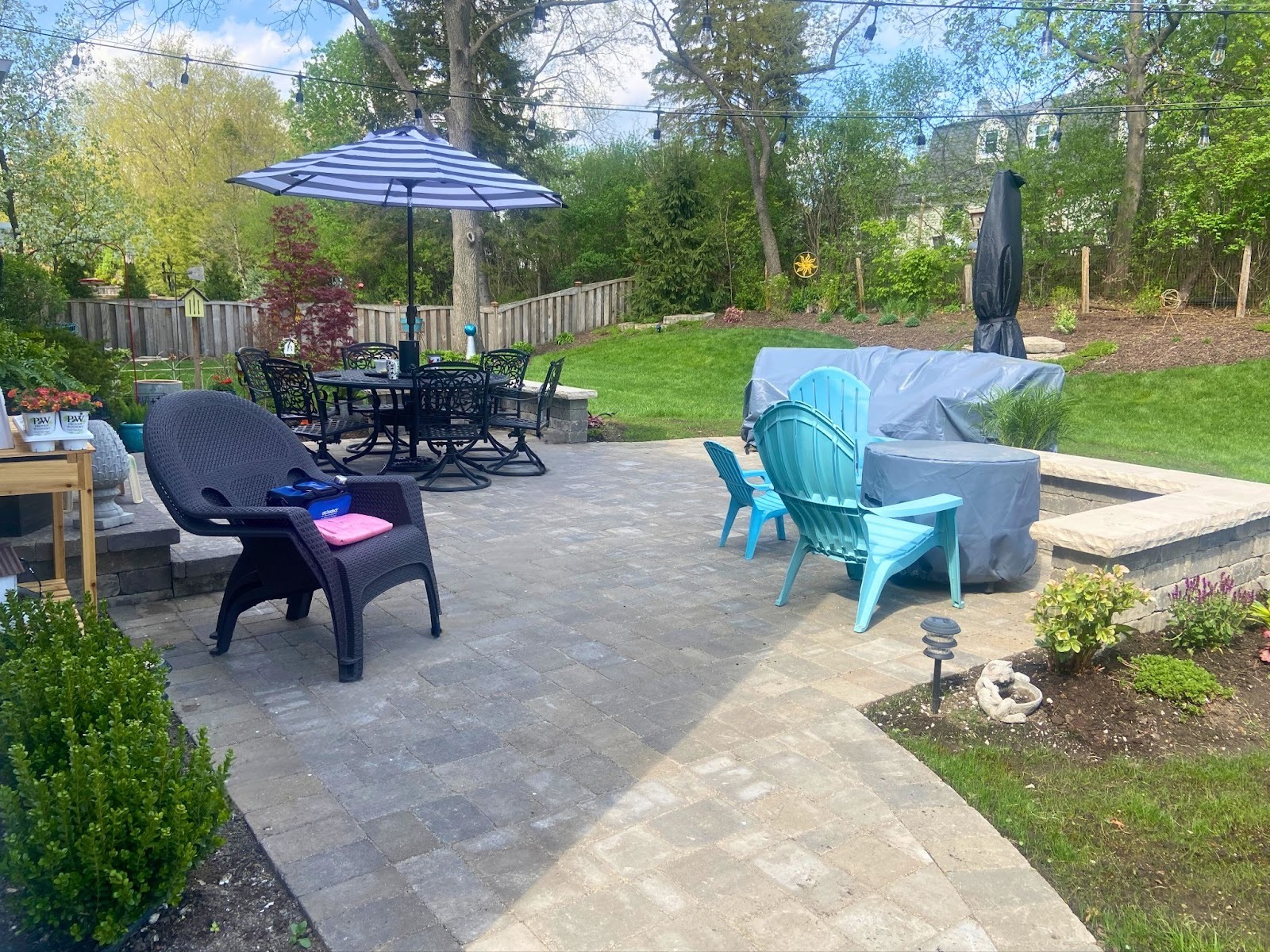 Paver patio with firepit, retaining walls, and dining set in Libertyville, IL.